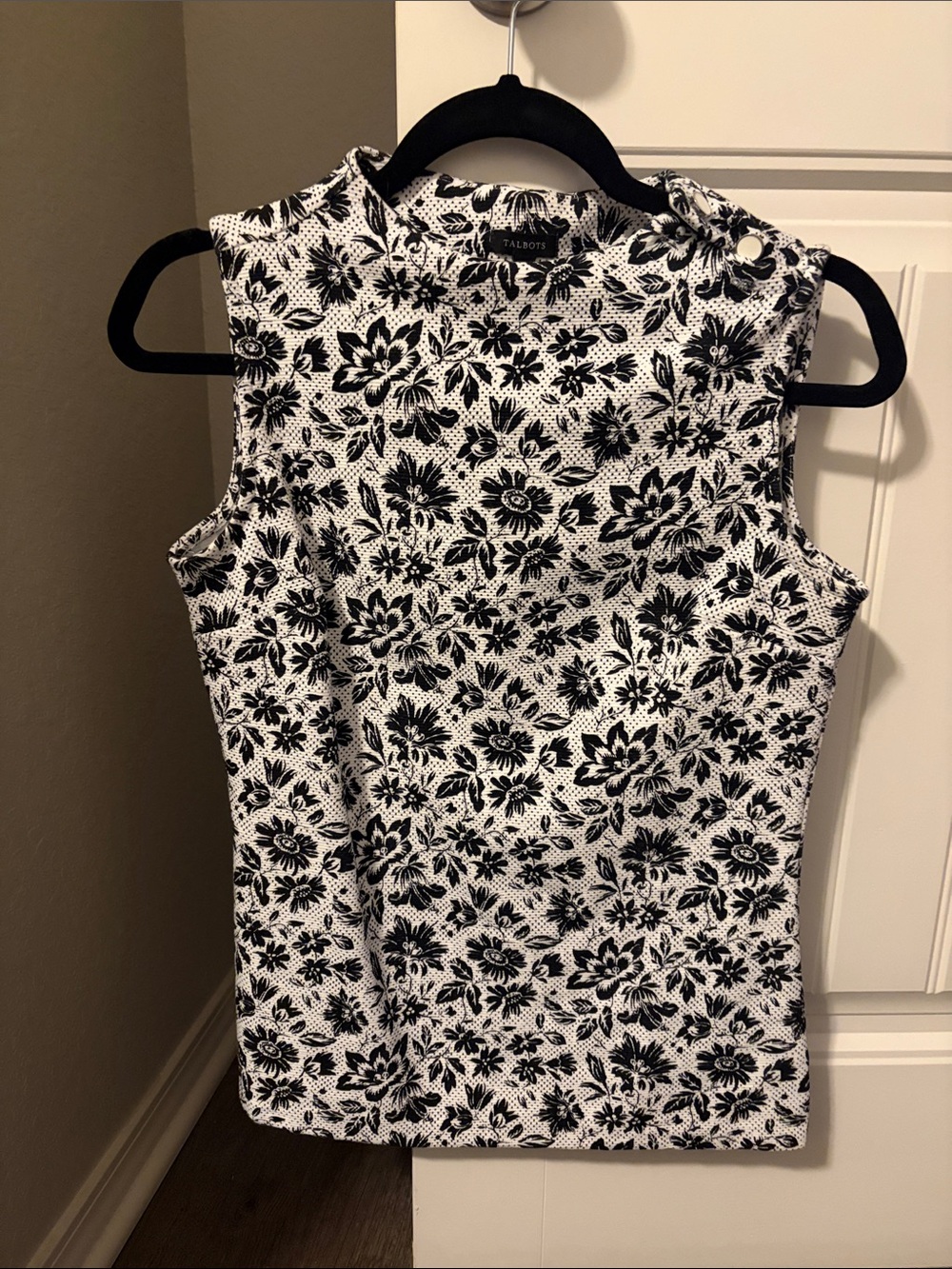 Talbots Monochrome Floral Mock Neck Sleeveless Top